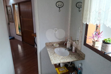 Casa à venda com 2 suítes em Vila Figueira, Suzano, SP
