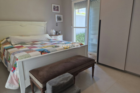 Casa térea à venda com 3 quartos, sendo 2 suítes, em Condomínio Flamboyant-B, Atibaia - SP