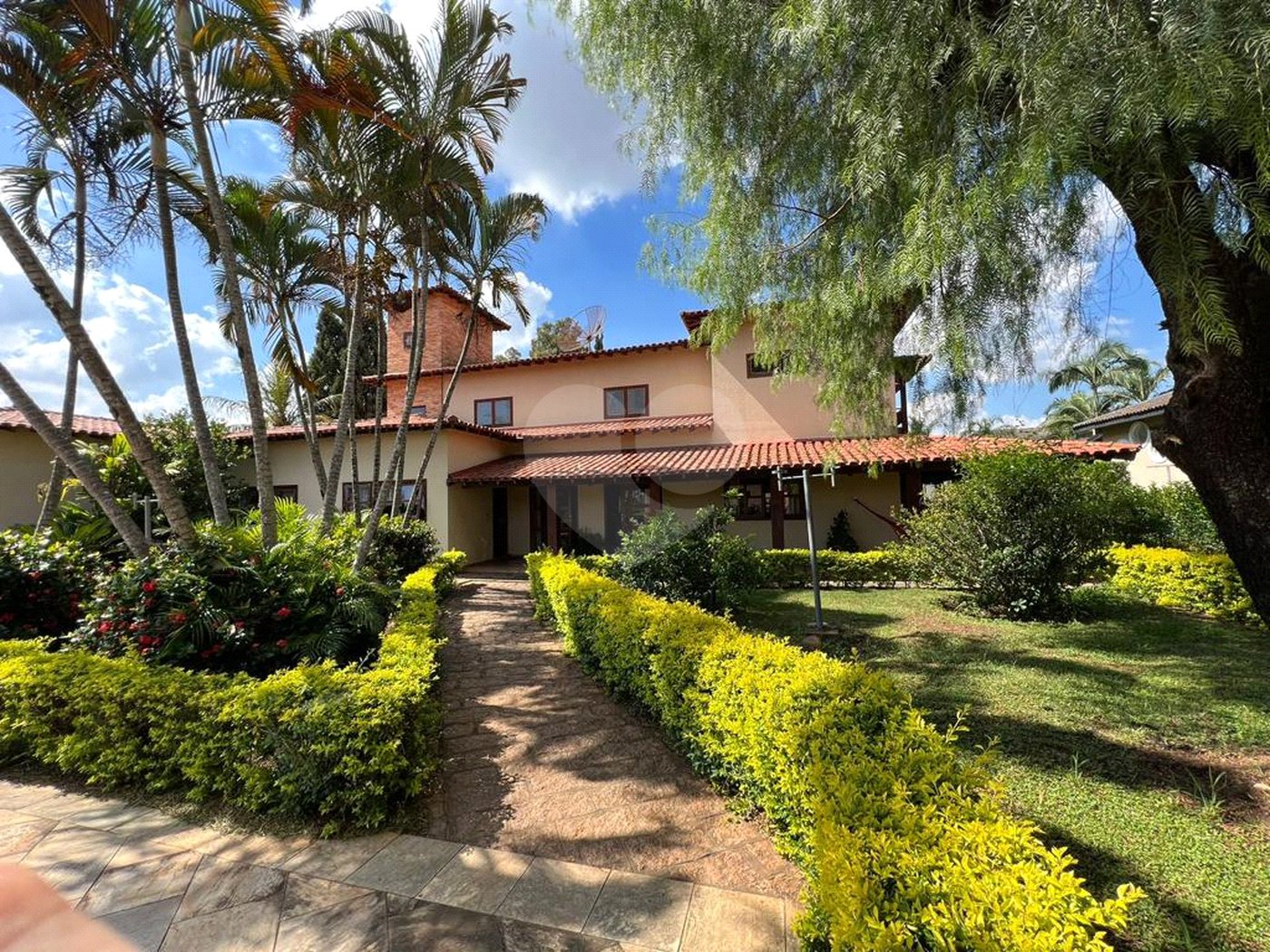 Casa à venda ou para alugar com 4 quartos, sendo 3 suítes, no condomínio Monte Belo, Salto - SP