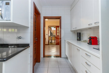 Casa à venda com 5 quartos, sendo 3 suítes,  no condomínio Residencial Morumbi, São Paulo - SP