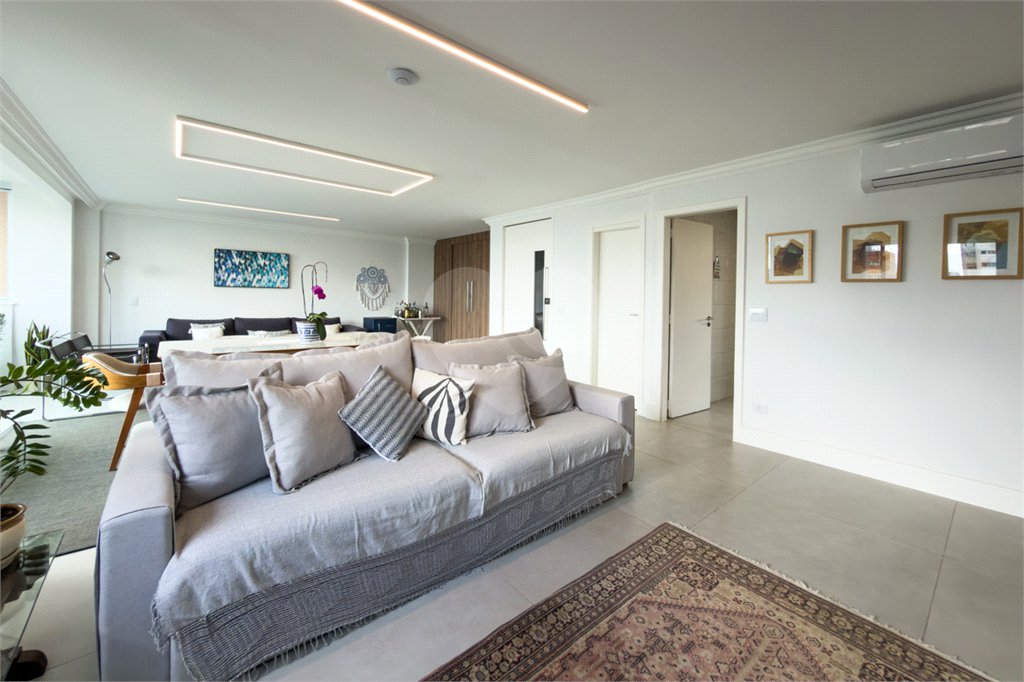 Apartamento com 205 metros no Campo Belo