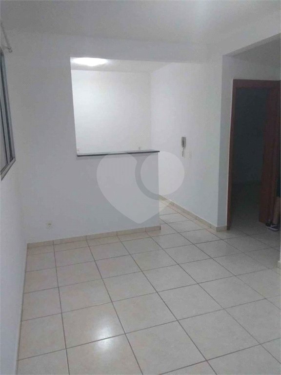 Apartamento no Condomínio Monte Logan.