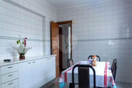 Apartamento com 04 Dorm 04 Suítes 04 Vagas na Saúde para venda ou locação.
