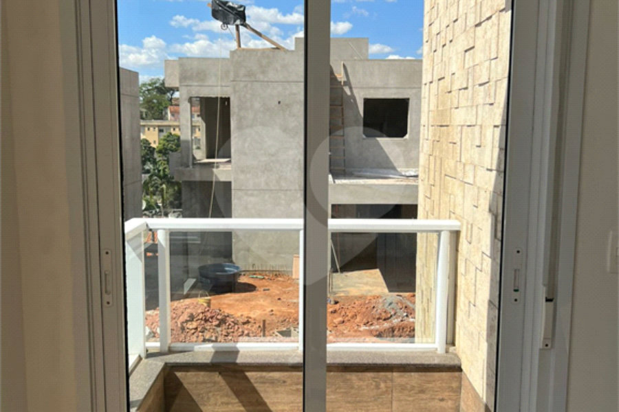 Casa à venda com 4 quartos, sendo 2 suítes, no condomínio Residencial Floresta, São Paulo - SP