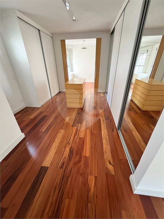 Apartamento à venda com 3 suítes em Vila Andrade, São Paulo, SP