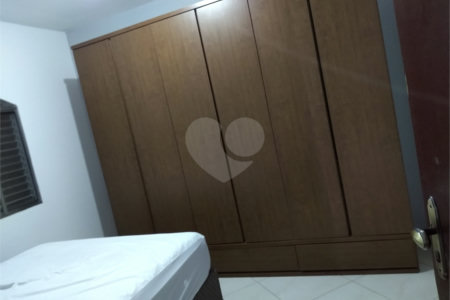 Sobrado à venda com 3 quartos, sendo 1 suíte,  em Residencial Rancho Grande, Itaquaquecetuba, SP