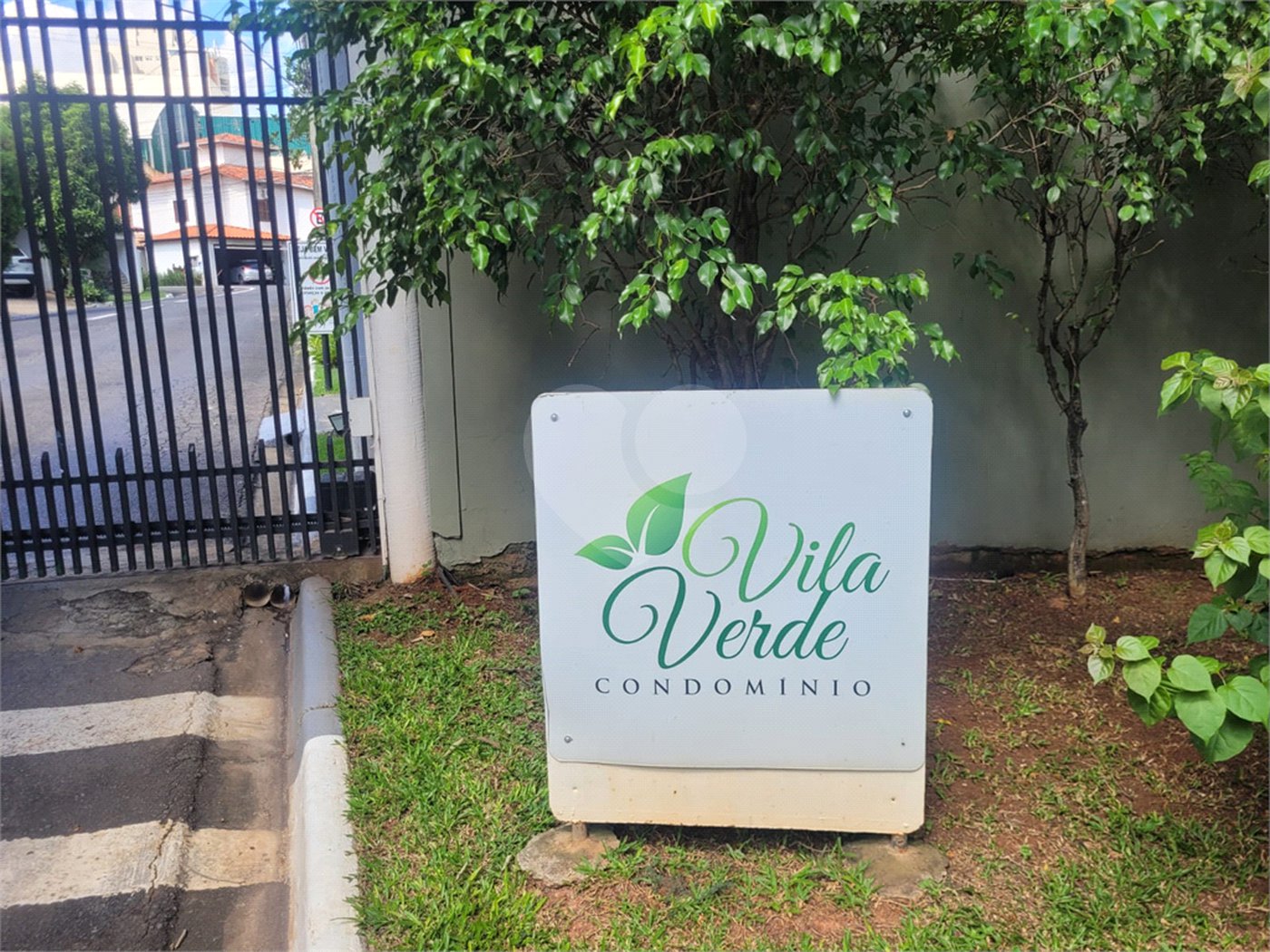 Casa à venda com 3 quartos, sendo 1 suíte, no condomínio Residencial Vila Verde, Sorocaba - SP