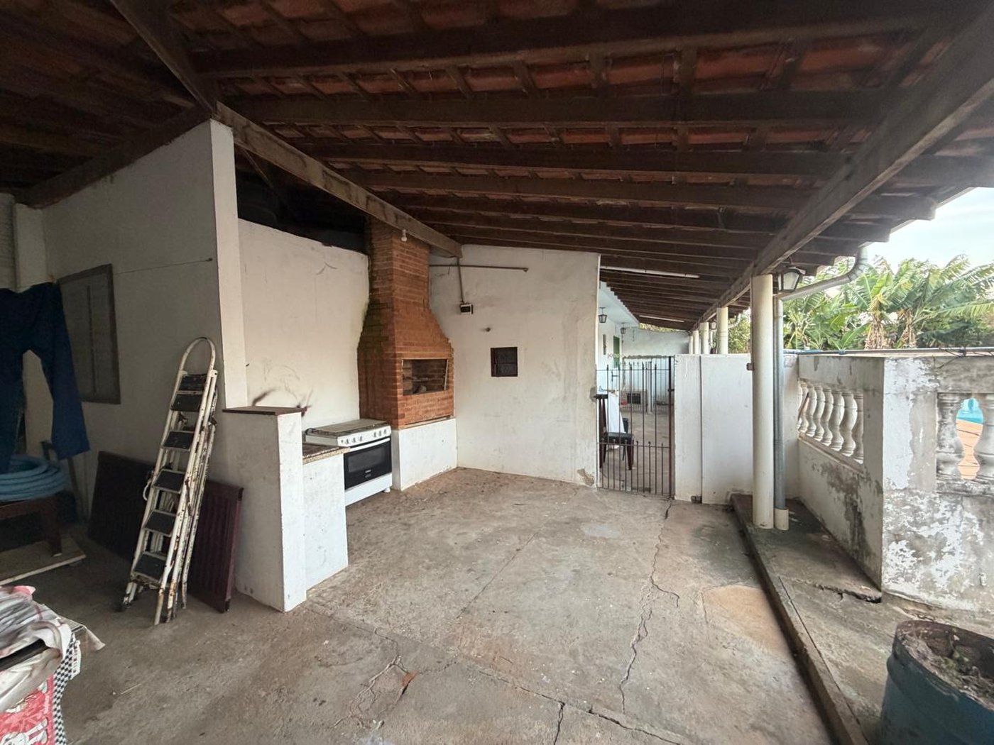 Casa Térrea à venda com 9 quartos, sendo 2 suítes, no condomínio Seranila, Monte Mor - SP