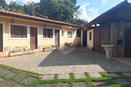 Casa à venda ou para alugar com 5 quartos, sendo 1 suíte, em Cumbari, Mairiporã, SP