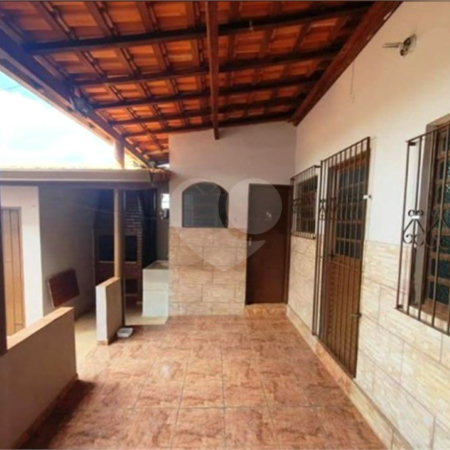 Casa à venda com 3 quartos, sendo 1 suíte, no Centro, Ouro Fino, MG