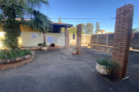 Casa à venda com 3 quartos, sendo 1 suíte, em Parque Residencial Monte Carlo, Ponta Porã, MS