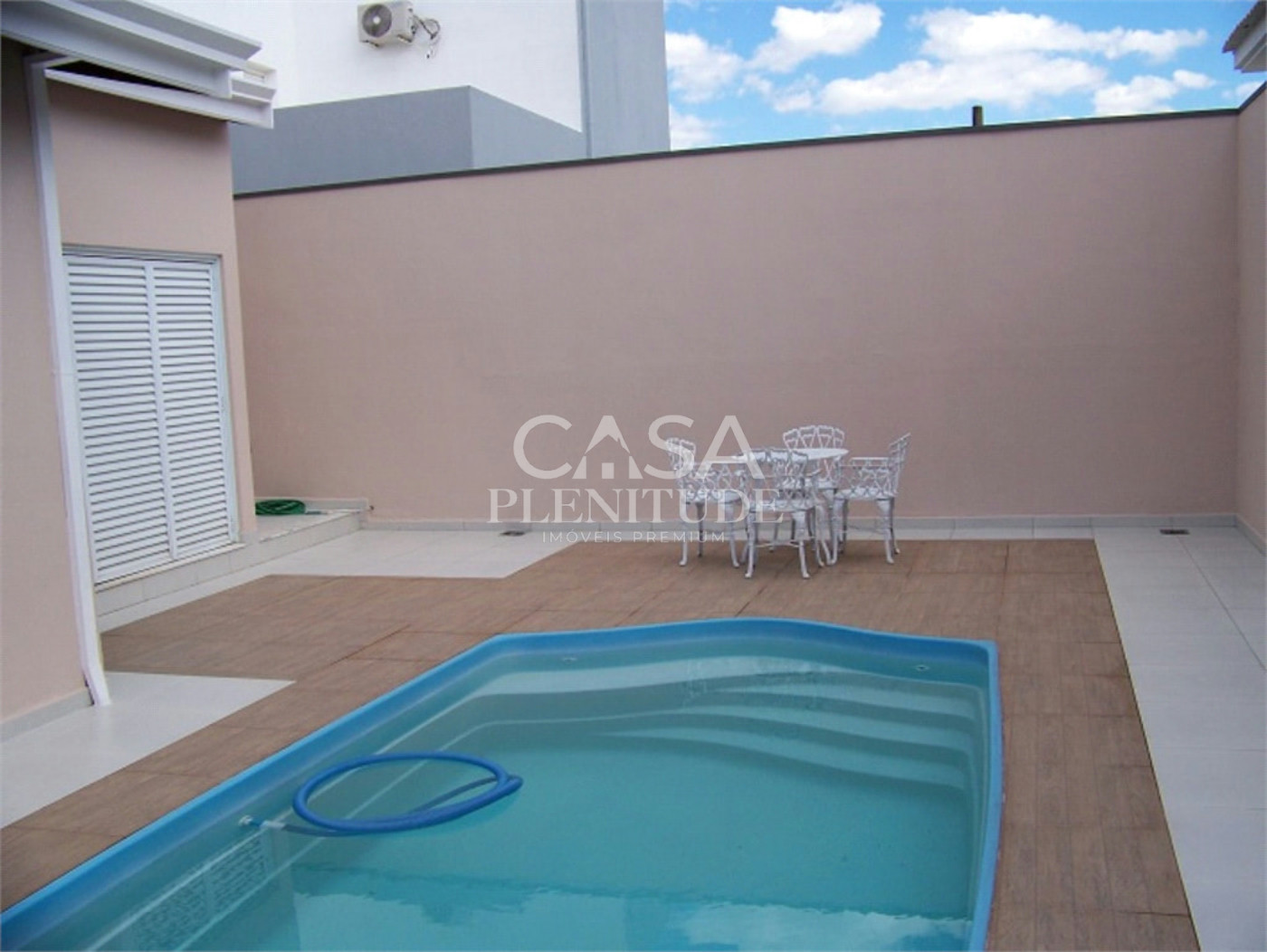 Casa em condomínio à venda com 3 quartos, sendo 1 suíte, em Aparecidinha, Sorocaba, SP