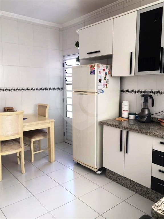 Casa à venda com 3 quartos, sendo 1 suíte, no condomínio Coelho III, São Paulo - SP