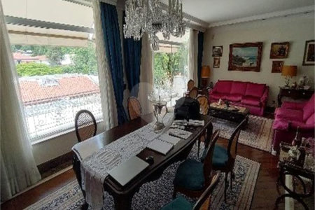 Casa à venda com 4 quartos, sendo 2 suítes,  em Pacaembu, São Paulo, SP