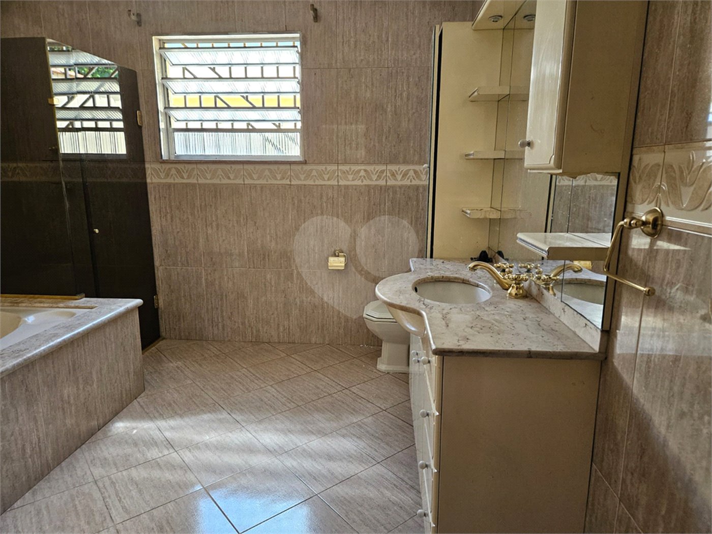 Casa à venda com 3 quartos, sendo 1 suíte,  em Água Branca, São Paulo, SP