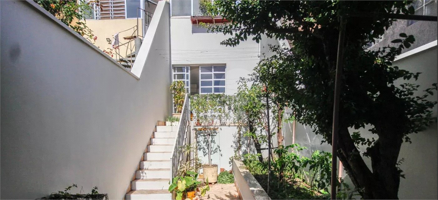 Sobrado à venda com 3 quartos, sendo 1 suíte, em Parada Inglesa, São Paulo, SP