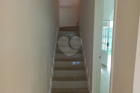 Casa à venda com 3 quartos, sendo 1 suíte, no condomínio Paraíso Classe A, Rio de Janeiro - RJ