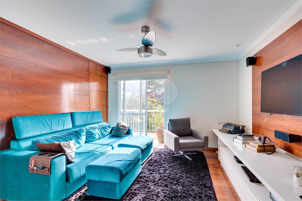Casa à venda com 3 suítes no condomínio Vila Versalhes, São Paulo - SP
