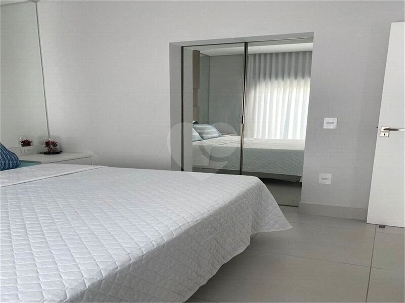 Casa à venda com 3 quartos, sendo 1 suíte,  no condomínio Mantova, Indaiatuba - SP