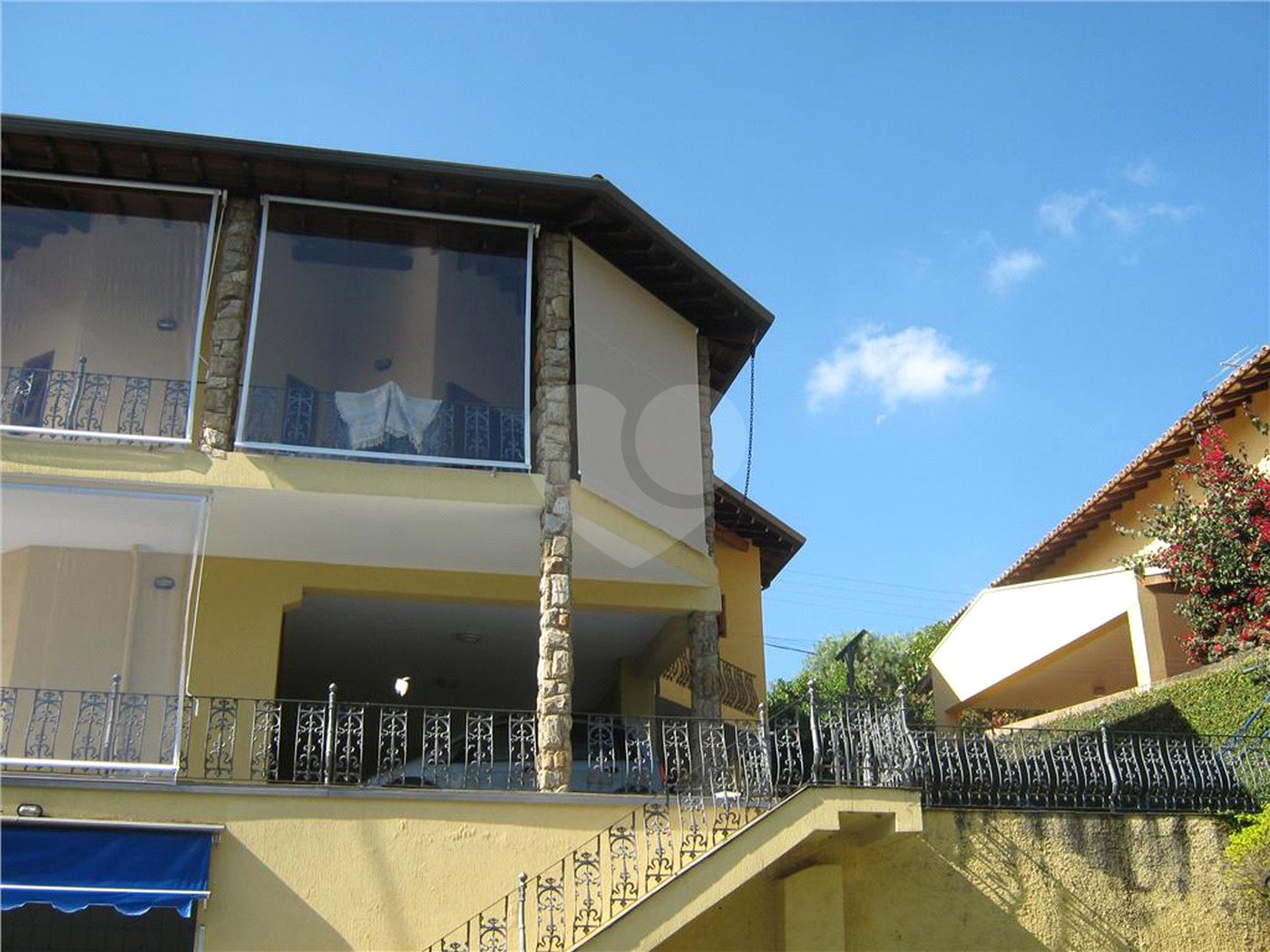 Casa à venda com 4 quartos, sendo 2 suítes, no condomínio Estância Marambaia, Vinhedo - SP