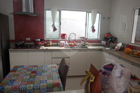 Casa à venda com 4 quartos, sendo 3 suítes, no condomínio Refúgio do Sauá I, Atibaia - SP