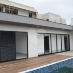 Casa à venda com 4 suítes no condomínio Figueira Garden, Atibaia - SP