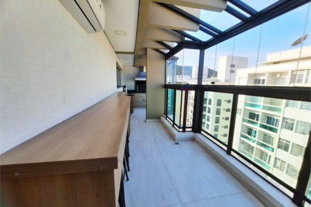 Apartamento Residencial à venda, Pitangueiras, Guarujá - AP0136.