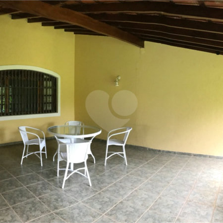 Casa à venda com 5 quartos, sendo 3 suítes, no condomínio Recanto das Flores, Indaiatuba - SP