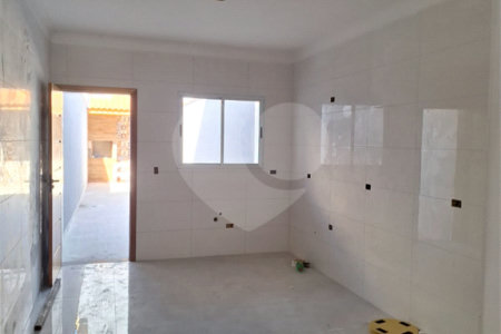 Sobrado à venda com 3 quartos, sendo 1 suíte,  em Parque Boturussu, São Paulo, SP