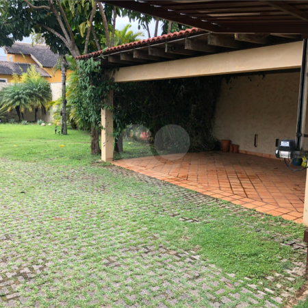 Casa no condomínio Damha I.