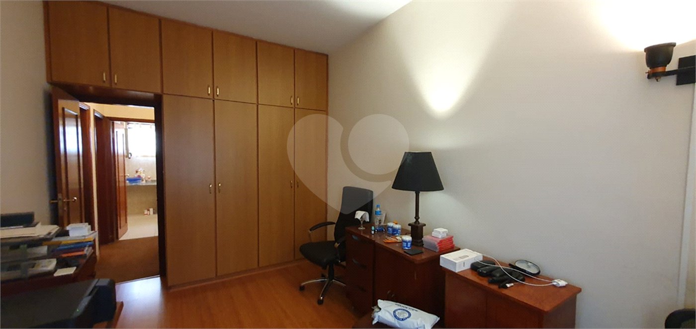 Sobrado à venda com 4 quartos, sendo 2 suítes, em Moema, São Paulo, SP