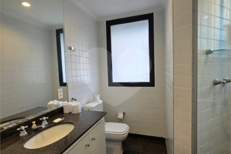Apartamento à venda com 3 suítes em Vila Uberabinha, São Paulo, SP