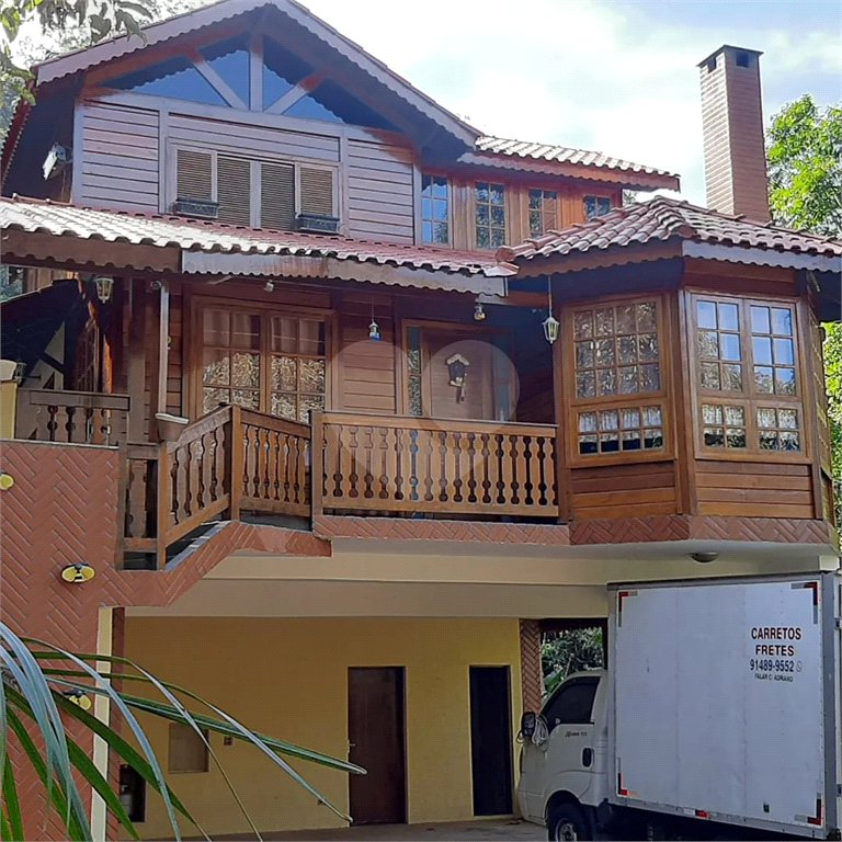 Casa à venda com 5 quartos, sendo 1 suíte, no condomínio Parque Suiça, Caieiras - SP
