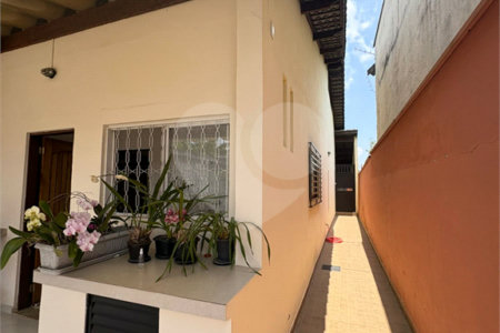 Casa Térrea à venda com 3 quartos, sendo 1 suíte,  em Vila Áurea, Poá, SP
