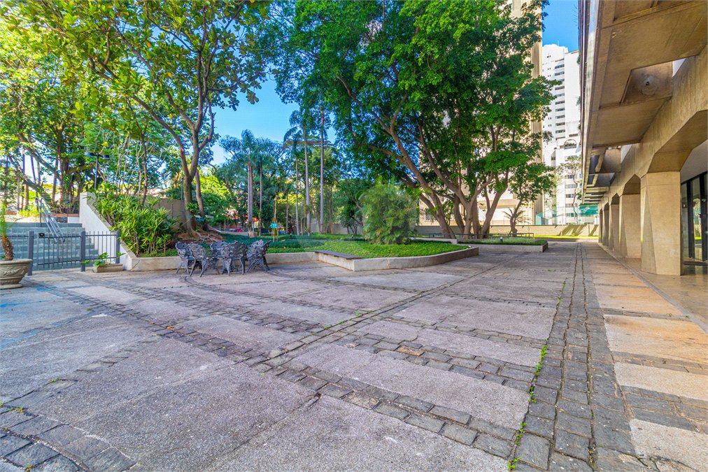 Apartamento à venda com 3 quartos, sendo 1 suíte,  em Alto da Boa Vista, São Paulo, SP