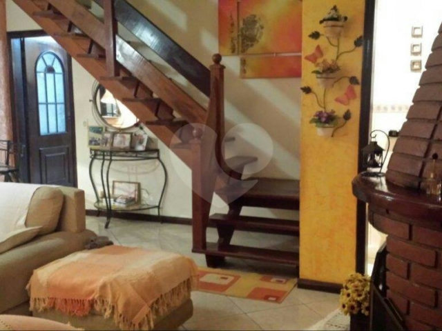 Casa à venda com 3 quartos, sendo 1 suíte,  no condomínio Jardim das Pedras, São Paulo - SP