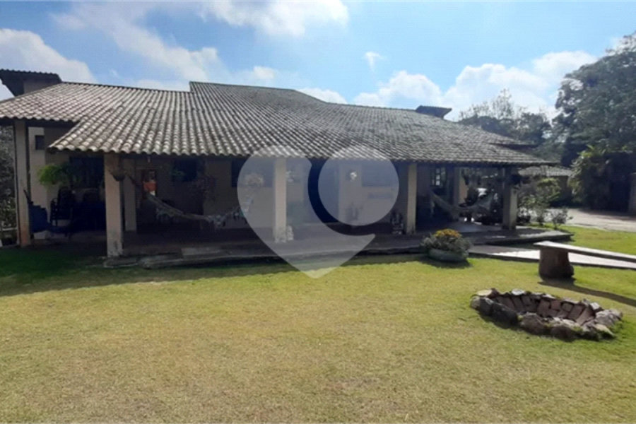 Sobrado à venda com 5 quartos, sendo 1 suíte, em Olho D'água, Mairiporã, SP