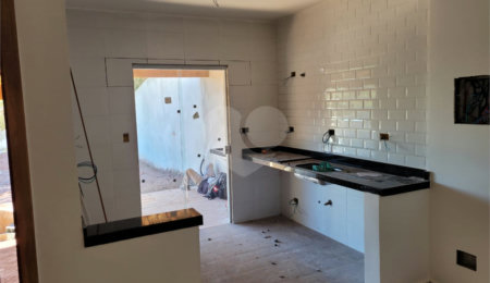 Casa à venda com 3 quartos, sendo 1 suíte,  no condomínio Vale dos Gansos, Mairiporã - SP