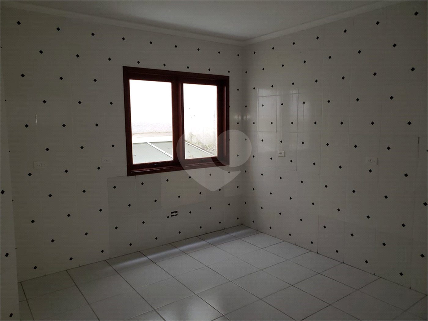 Casa à venda com 3 quartos, sendo 1 suíte, no condomínio Morada dos Pássaros, São Paulo - SP