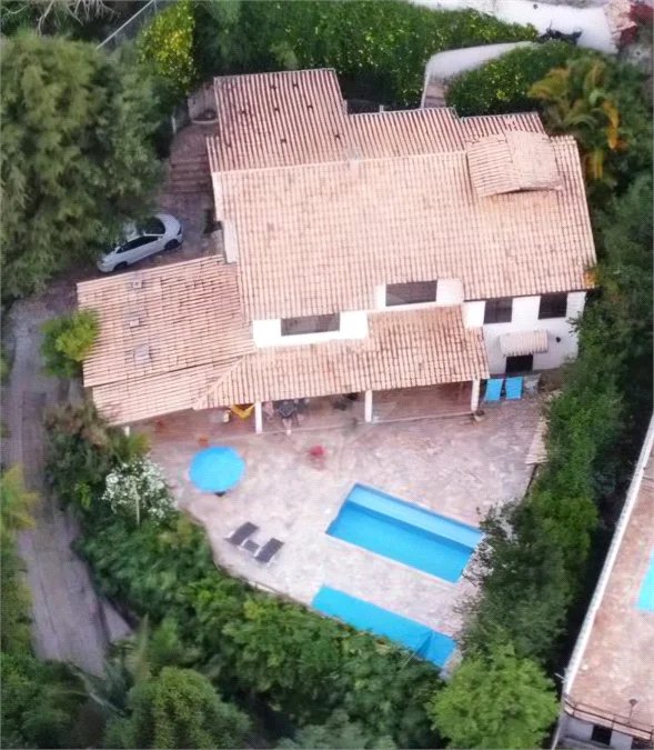 Sobrado à venda com 5 quartos, sendo 3 suítes, em Roseira, Mairiporã, SP