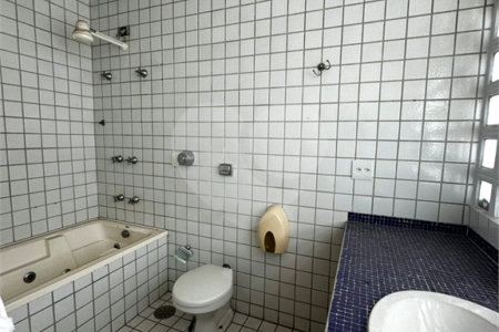 Casa à venda ou para alugar com 4 quartos, sendo 2 suítes,  em Vila Andrade, São Paulo, SP