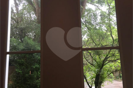 Casa à venda com 4 quartos, sendo 2 suítes, no condomínio Residencial Morumbi, São Paulo - SP