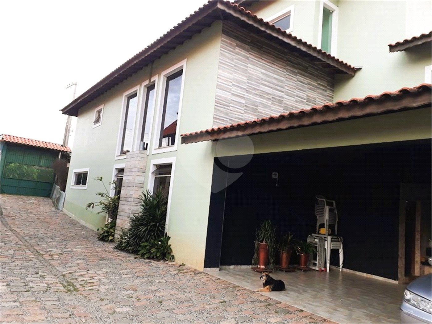 Sobrado à venda com 5 quartos, sendo 3 suítes, em Campos de Atibaia, Atibaia, SP