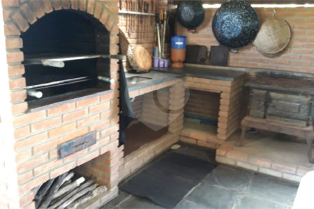 Chácara à venda com 8 quartos, sendo 3 suítes, no Centro, Toledo, MG