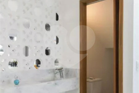 Sobrado à venda com 3 quartos, sendo 1 suíte, em Vila Firmiano Pinto, São Paulo, SP