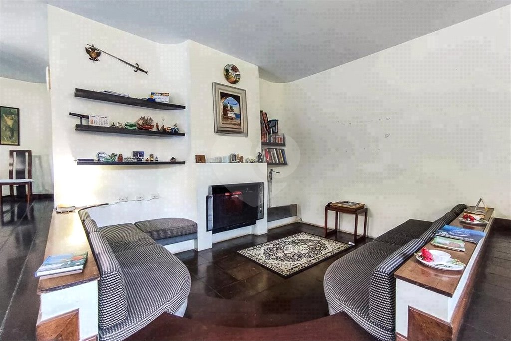 Sobrado à venda com 4 quartos, sendo 2 suítes,  em Jardim Morumbi, São Paulo, SP