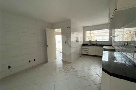 Casa à venda com 4 quartos, sendo 2 suítes, no condomínio Pedra Mar, Rio de Janeiro - RJ