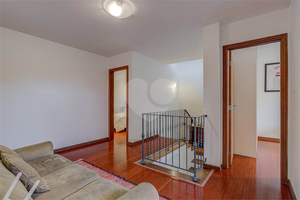 Casa à venda com 4 quartos, sendo 2 suítes, no condomínio Vila Antonieta, São Paulo - SP