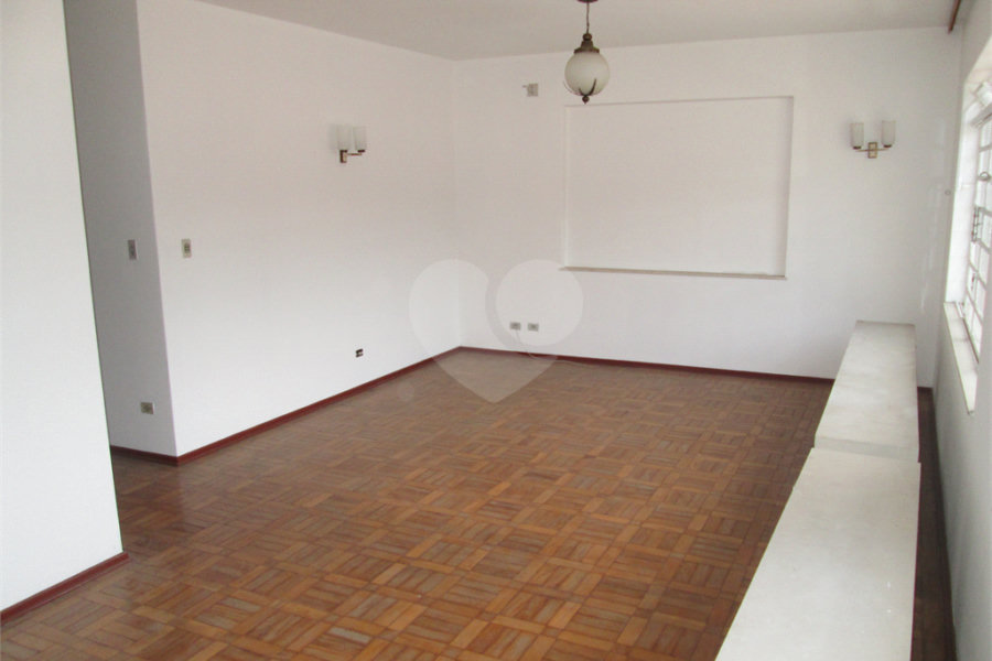 Sobrado à venda com 3 quartos em Horto, São Paulo, SP