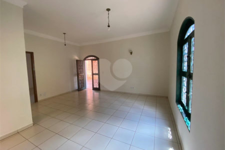 Casa à venda com 3 quartos em Jardim do Carmo, Araraquara, SP